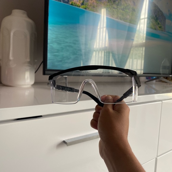 LAB GOGGLES - Picture 1 of 2